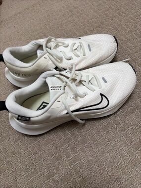 Nike white Juniper Black Trail Running Shoes sneakers 7 like new women’s